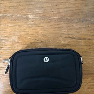 Lululemon Black Crossbody Camera Bag 2L